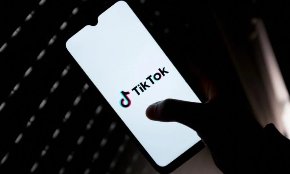 TikTok - ΗΠΑ: Μέλος της Επιτροπής Τηλεπικοινωνιών ζητά από Apple και Google να το μπλοκάρουν